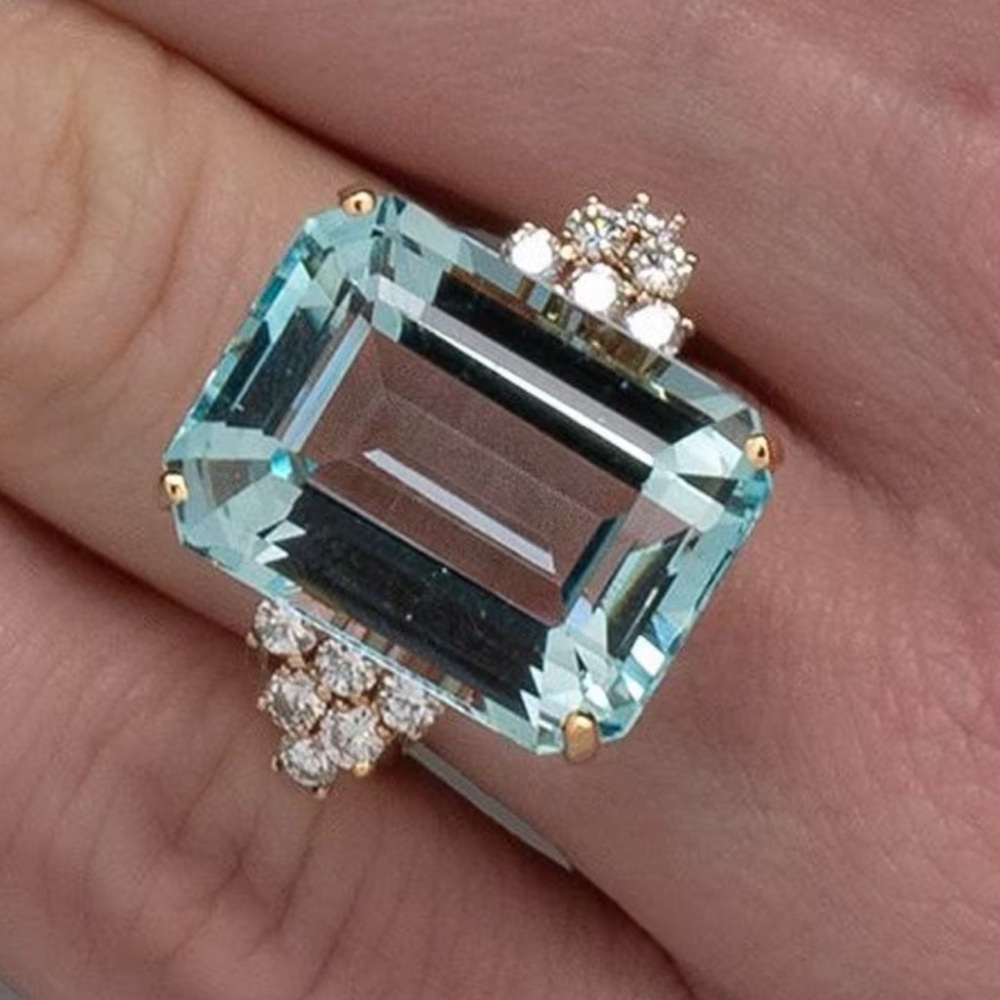 Elegant Aquamarine and Diamond Gold Ring sz 8 - Picture 2 of 8